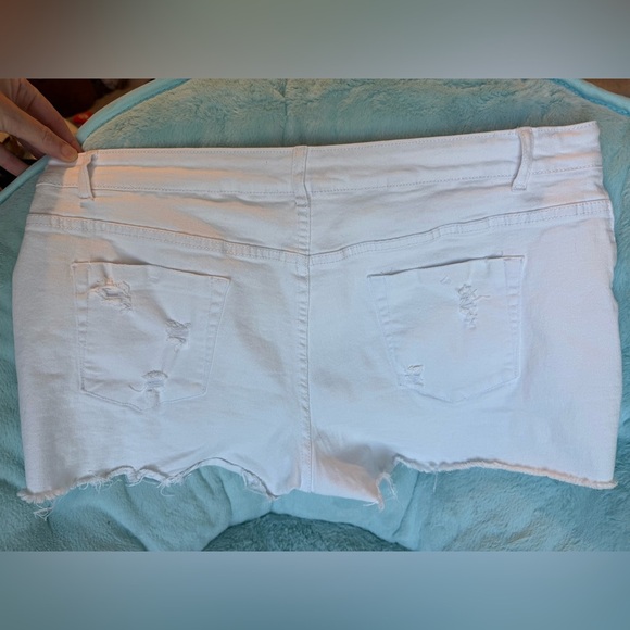 White Distressed Jean Shorts Sz XL - Picture 2 of 5